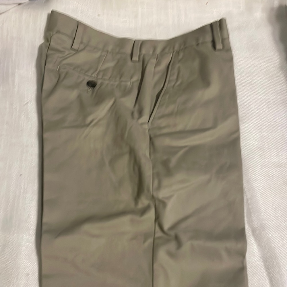 NWOT Amazon Essentials Khaki Flat front Men’s Pants-size 29Wx30L